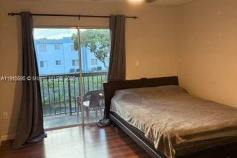 Touwnhouse à louer à Miami, Floride: 2 chambres, 102.19 m2 № 1965966 - photo 10