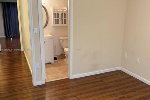 Touwnhouse à louer à Miami, Floride: 2 chambres, 102.19 m2 № 1965966 - photo 22