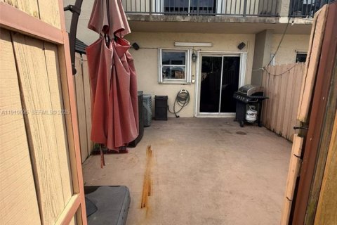 Touwnhouse à louer à Miami, Floride: 2 chambres, 102.19 m2 № 1965966 - photo 27