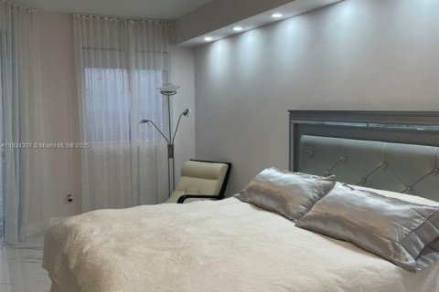 Copropriété à louer à Sunny Isles Beach, Floride: 3 chambres, 205.69 m2 № 1935252 - photo 16