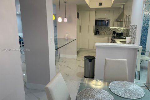 Copropriété à louer à Sunny Isles Beach, Floride: 3 chambres, 205.69 m2 № 1935252 - photo 8