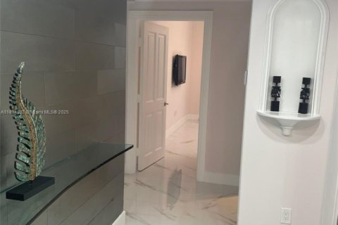 Copropriété à louer à Sunny Isles Beach, Floride: 3 chambres, 205.69 m2 № 1935252 - photo 23