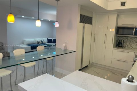 Copropriété à louer à Sunny Isles Beach, Floride: 3 chambres, 205.69 m2 № 1935252 - photo 4