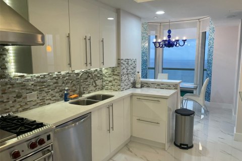 Copropriété à louer à Sunny Isles Beach, Floride: 3 chambres, 205.69 m2 № 1935252 - photo 3