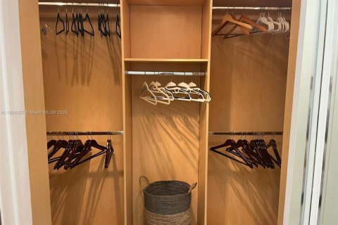 Copropriété à louer à Sunny Isles Beach, Floride: 3 chambres, 205.69 m2 № 1935252 - photo 18