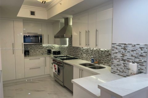 Copropriété à louer à Sunny Isles Beach, Floride: 3 chambres, 205.69 m2 № 1935252 - photo 2