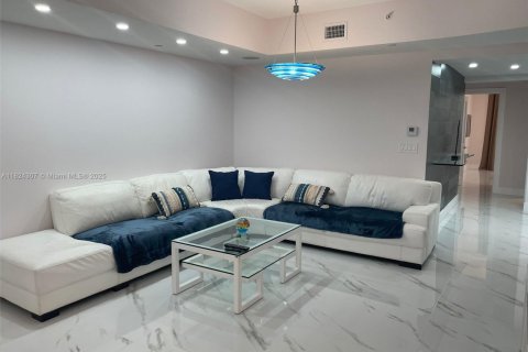 Copropriété à louer à Sunny Isles Beach, Floride: 3 chambres, 205.69 m2 № 1935252 - photo 10