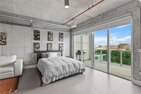 Condo in Miami, Florida, 2 bedrooms  № 2081018 - photo 16
