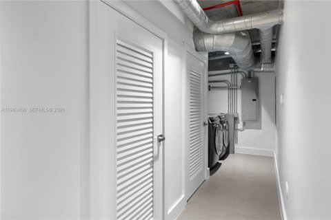 Condo in Miami, Florida, 2 bedrooms  № 2081018 - photo 21