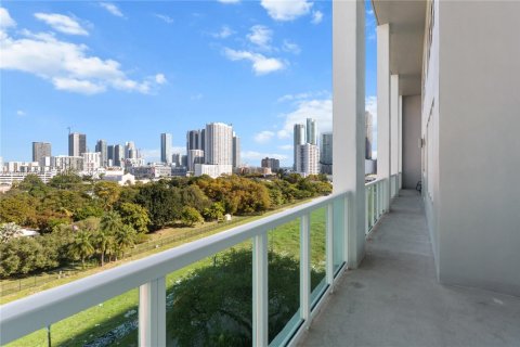 Condo in Miami, Florida, 2 bedrooms  № 2081018 - photo 9