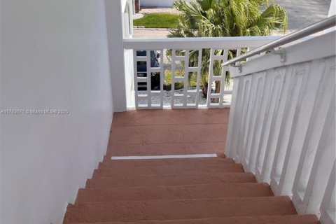Condominio en venta en Lauderdale-by-the-Sea, Florida, 1 dormitorio, 80.92 m2 № 1726483 - foto 4