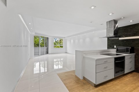 Снять в аренду кондоминиум в Ки-Бискейн, Флорида 3 спальни, 159.79м2, № 2264360 - фото 2