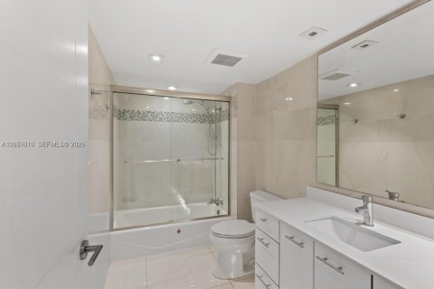 Снять в аренду кондоминиум в Ки-Бискейн, Флорида 3 спальни, 159.79м2, № 2264360 - фото 15