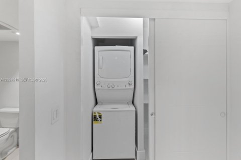 Снять в аренду кондоминиум в Ки-Бискейн, Флорида 3 спальни, 159.79м2, № 2264360 - фото 12