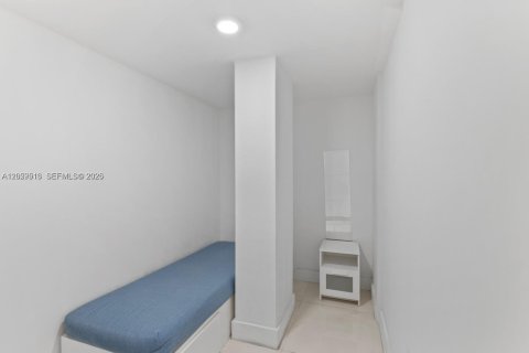 Снять в аренду кондоминиум в Ки-Бискейн, Флорида 3 спальни, 159.79м2, № 2264360 - фото 17