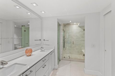 Снять в аренду кондоминиум в Ки-Бискейн, Флорида 3 спальни, 159.79м2, № 2264360 - фото 11