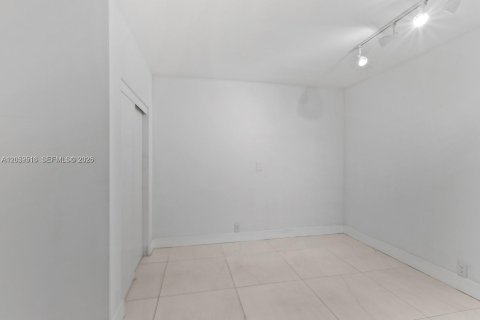 Снять в аренду кондоминиум в Ки-Бискейн, Флорида 3 спальни, 159.79м2, № 2264360 - фото 16