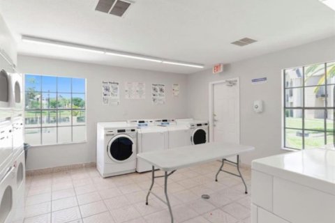 Condo in Orlando, Florida, 1 bedroom  № 1908890 - photo 6