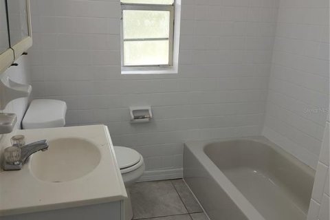 Casa en alquiler en Saint Petersburg, Florida, 4 dormitorios, 113.34 m2 № 1805146 - foto 5