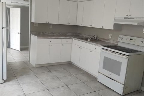 Casa en alquiler en Saint Petersburg, Florida, 4 dormitorios, 113.34 m2 № 1805146 - foto 3