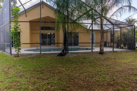 House in Port St. Lucie, Florida 3 bedrooms, 174.84 sq.m. № 2146882 - photo 24