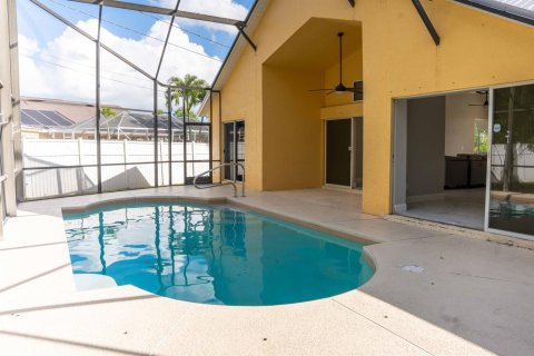House in Port St. Lucie, Florida 3 bedrooms, 174.84 sq.m. № 2146882 - photo 17