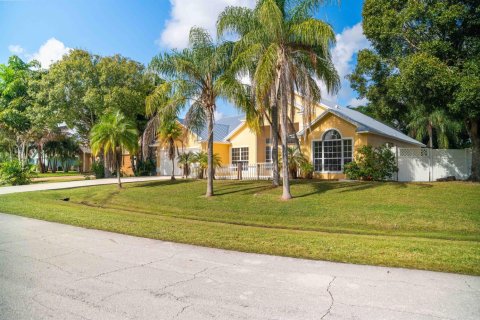House in Port St. Lucie, Florida 3 bedrooms, 174.84 sq.m. № 2146882 - photo 2