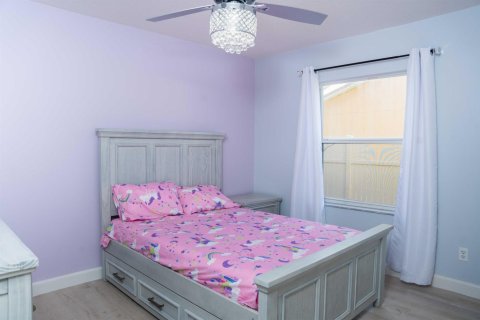 House in Port St. Lucie, Florida 3 bedrooms, 174.84 sq.m. № 2146882 - photo 8