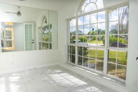 House in Port St. Lucie, Florida 3 bedrooms, 174.84 sq.m. № 2146882 - photo 13