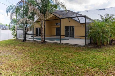 House in Port St. Lucie, Florida 3 bedrooms, 174.84 sq.m. № 2146882 - photo 23