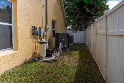 House in Port St. Lucie, Florida 3 bedrooms, 174.84 sq.m. № 2146882 - photo 21