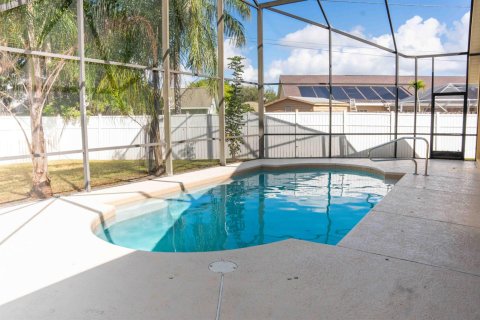 House in Port St. Lucie, Florida 3 bedrooms, 174.84 sq.m. № 2146882 - photo 18