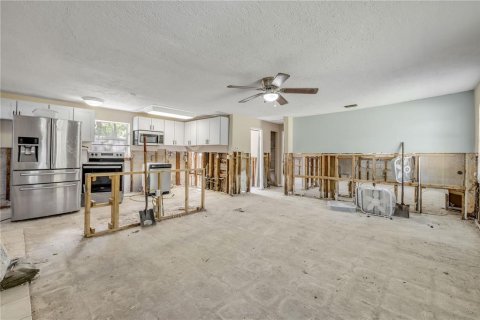 House in Edgewater, Florida 3 bedrooms, 103.68 sq.m. № 1658181 - photo 5