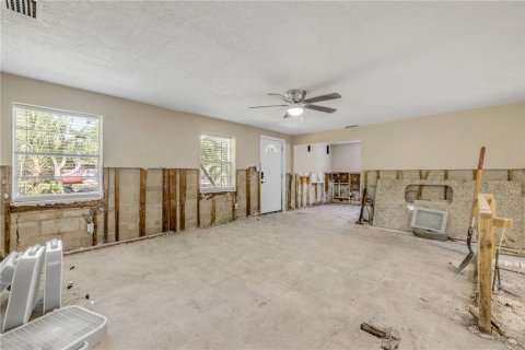 House in Edgewater, Florida 3 bedrooms, 103.68 sq.m. № 1658181 - photo 6