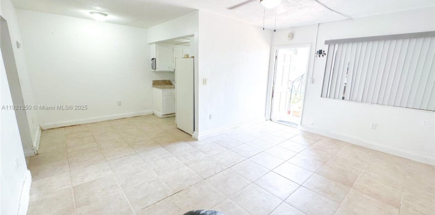 Casa en North Miami, Florida 2 dormitorios, 157.93 m2 № 1974238