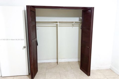 Casa en alquiler en North Miami, Florida, 2 dormitorios, 157.93 m2 № 1974238 - foto 12