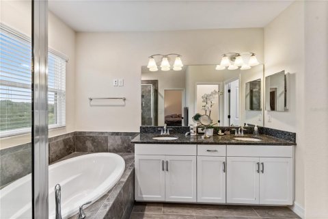 Villa ou maison à vendre à Wesley Chapel, Floride: 4 chambres, 238.85 m2 № 2287300 - photo 10