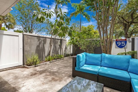 Touwnhouse à vendre à Fort Lauderdale, Floride: 3 chambres, 163.69 m2 № 2191830 - photo 3