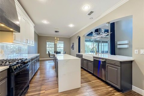 House in Winter Garden, Florida 4 bedrooms, 376.9 sq.m. № 2150327 - photo 13