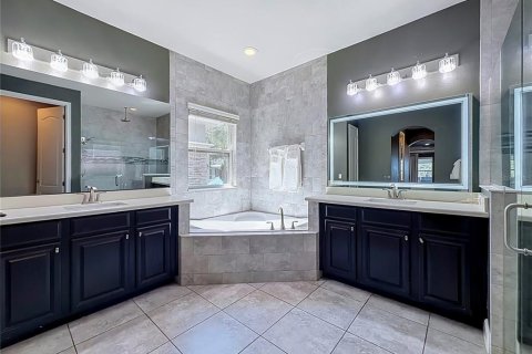 House in Winter Garden, Florida 4 bedrooms, 376.9 sq.m. № 2150327 - photo 28