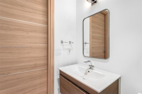 Condominio en venta en Coral Gables, Florida, 4 dormitorios, 280.56 m2 № 2002678 - foto 10