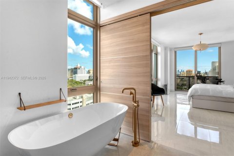 Condominio en venta en Coral Gables, Florida, 4 dormitorios, 280.56 m2 № 2002678 - foto 26