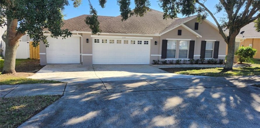 Villa ou maison à Clermont, Floride 4 chambres, 202.43 m2 № 2429080