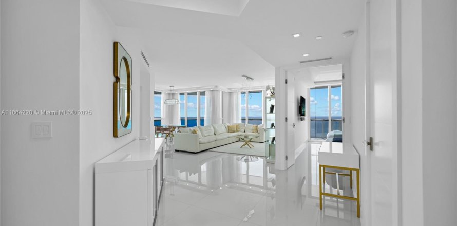 Кондоминиум с 3 спальнями в Санни-Айлс-Бич, Флорида № 1958008