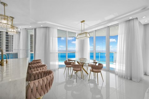 Снять в аренду кондоминиум в Санни-Айлс-Бич, Флорида 3 спальни, 187.66м2, № 1958008 - фото 5