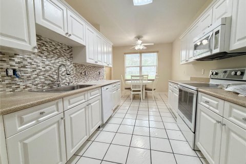 Villa ou maison à louer à Boca Raton, Floride: 3 chambres, 146.51 m2 № 1927180 - photo 10