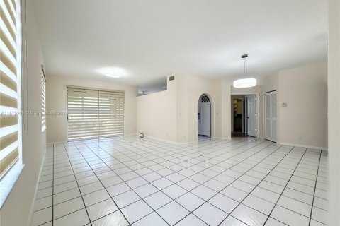 Villa ou maison à louer à Boca Raton, Floride: 3 chambres, 146.51 m2 № 1927180 - photo 3