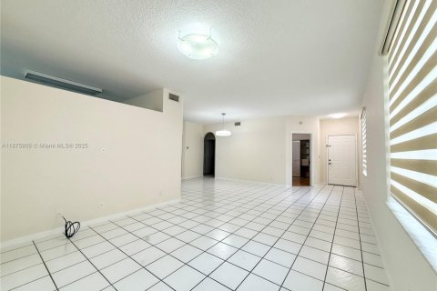 Villa ou maison à louer à Boca Raton, Floride: 3 chambres, 146.51 m2 № 1927180 - photo 4