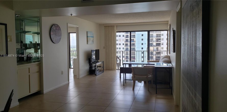 Condominio en Hollywood, Florida, 2 dormitorios  № 1766564