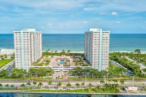 Condominio en venta en Hollywood, Florida, 2 dormitorios, 110.55 m2 № 1766564 - foto 21